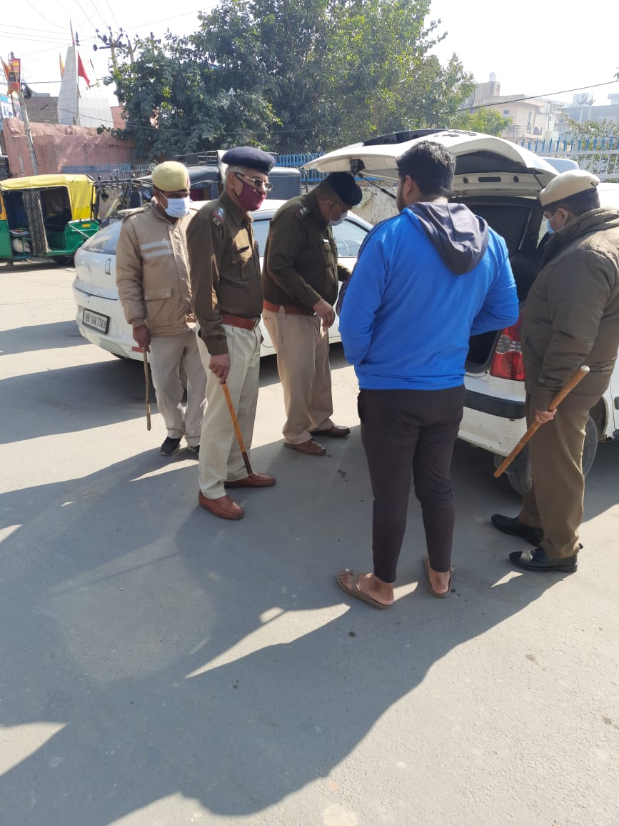 On the Republic Day by the farmer, on the tractor parade, GRP Gannaur outpost incharge SI Mahavir Tomar checked with his team.