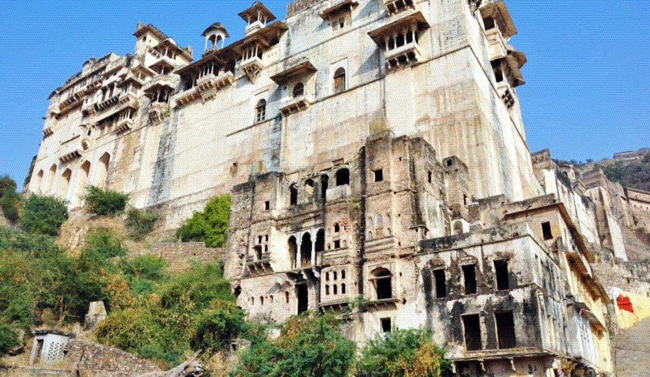 A unique example of 15th century architecture is the historic Bundi Fort surrounded by Aravalli mountain ranges