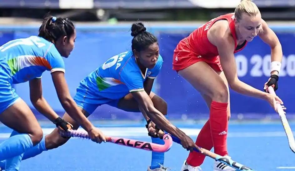 The Indian women's hockey team lost 1-4 to Great Britain in the Olympics, the team's third consecutive defeat.