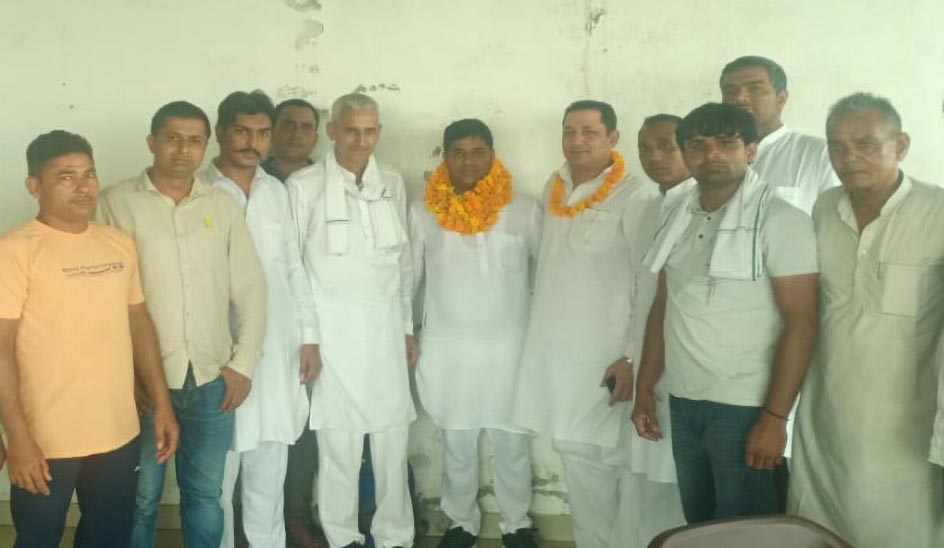 On reaching Gohana, JJP workers gave a warm welcome to Pradeep Barwasani