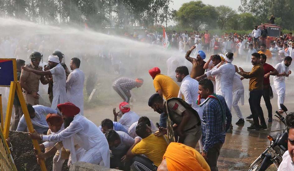 Haryana Police used water cannon to remove protesting farmers ahead of Deputy Chief Minister's program in Jhajjar