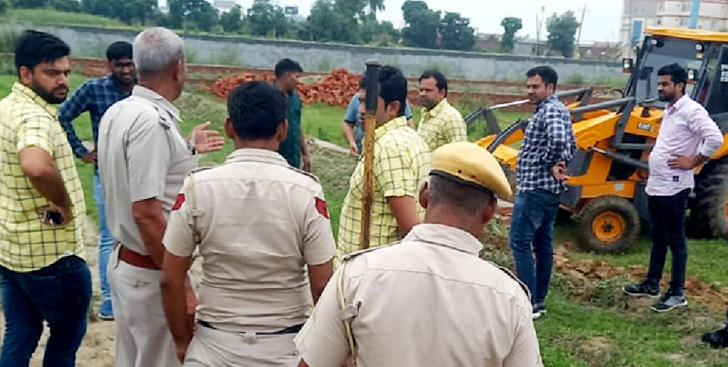 Sonepat: Yellow claw operated on Bega Road illegal colony