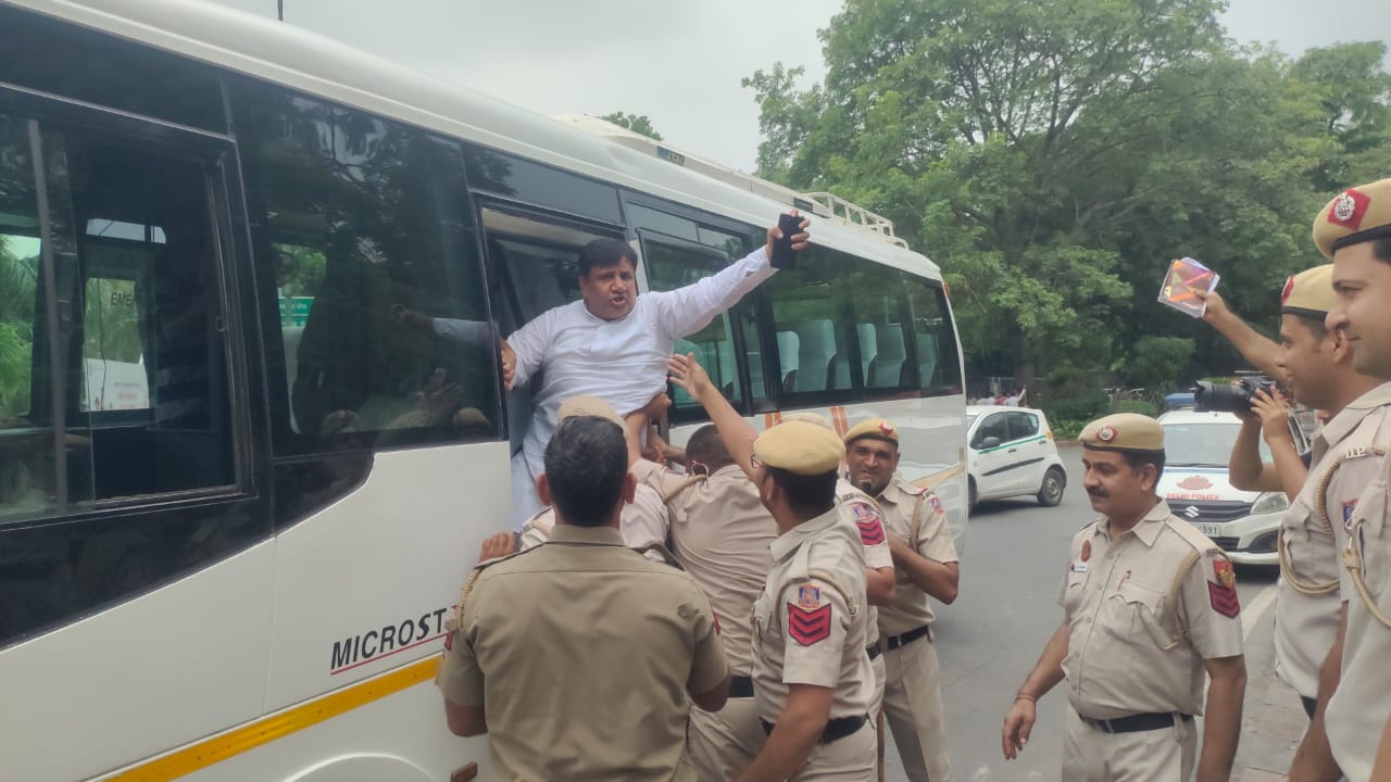 National Herald Case: Sonia Gandhi reaches ED office, Congress leader Rajesh Pehalwan Purkhasia arrested in Delhi