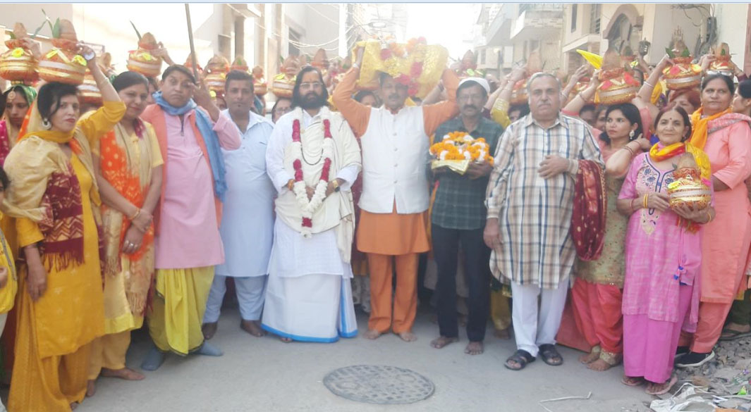 Sonipat: Shrimad Bhagwat Katha begins with Bhoomi Pujan, flag hoisting and Kalash Yatra