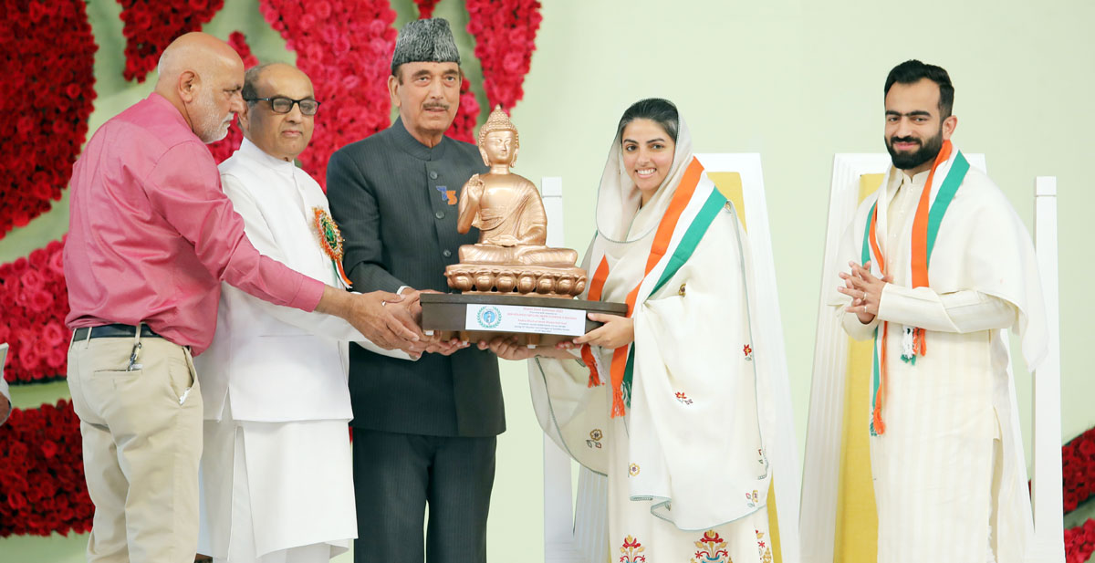 75th Annual Nirankari Sant Samagam: Satguru Mata Sudiksha Ji Maharaj conferred with Shantidoot honor by Gandhi Global Family
