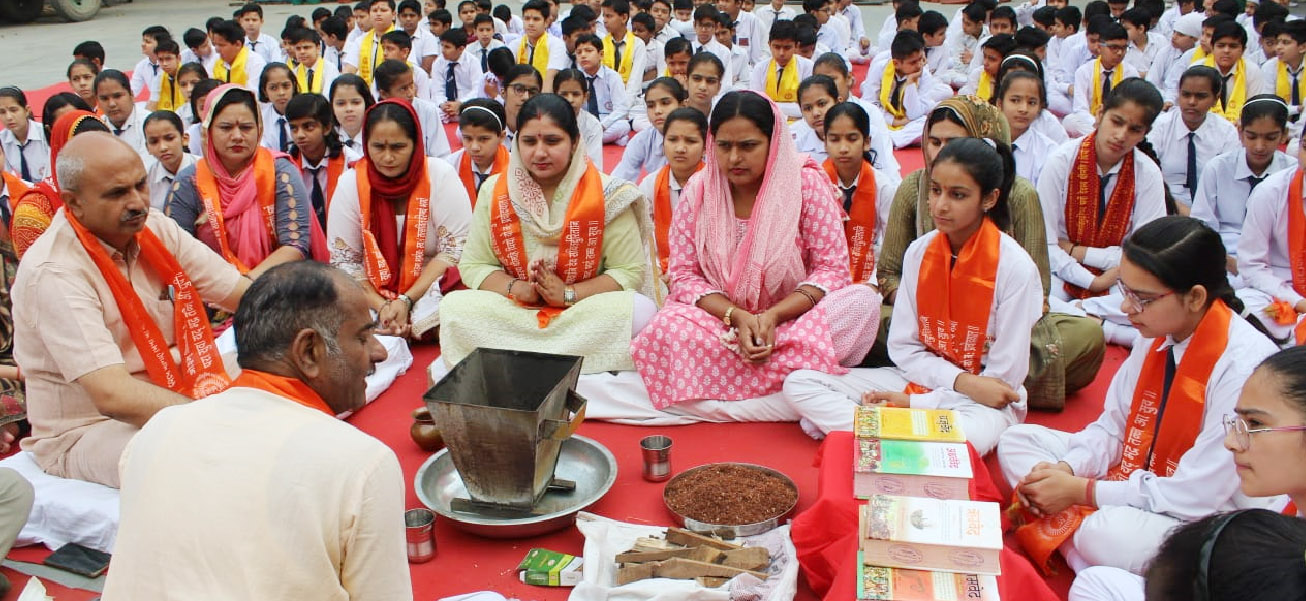 Sonipat: Kalpana Chawla established the Vedas by performing Yagya in Vidyapeeth Library