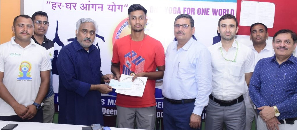 Sonipat: Bronze medalist Saurabh honored in Inter University Taekwondo