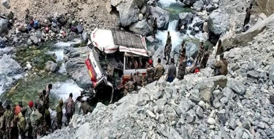 Big accident happened in Ladakh: Army vehicle fell into a ditch in Ladakh, 9 soldiers martyred, 1 injured; Rajnath said, 'Saddened by the loss'