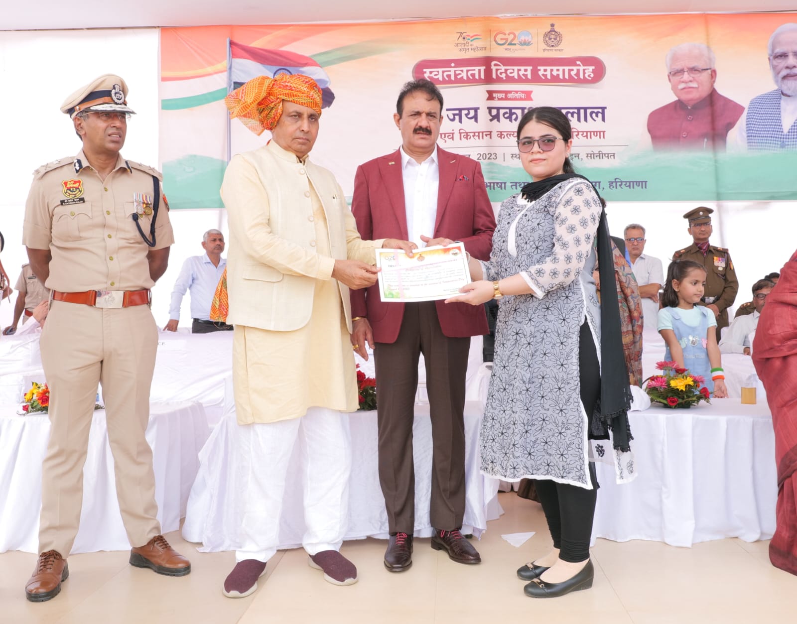 Sonipat: District administration honored Dr. Shalini Chikkara for social service work