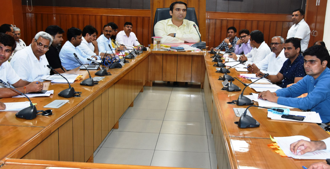 Sonipat: Revenue officers should present the best picture of responsible administration: Deputy Commissioner Dr. Manoj Kumar.