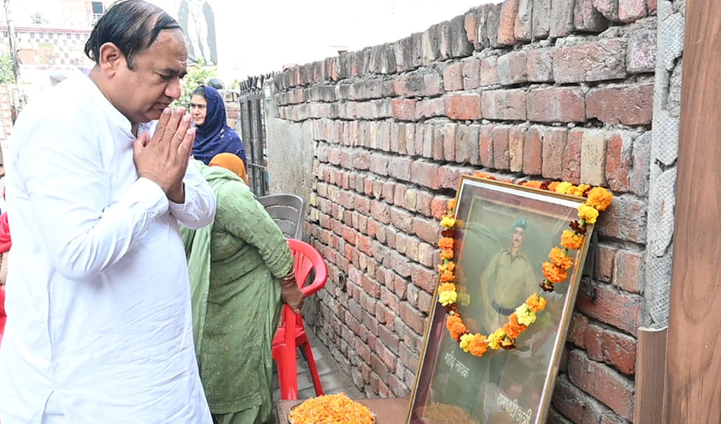 Sonipat: Following the footsteps of martyred father, son became lieutenant in the army.
