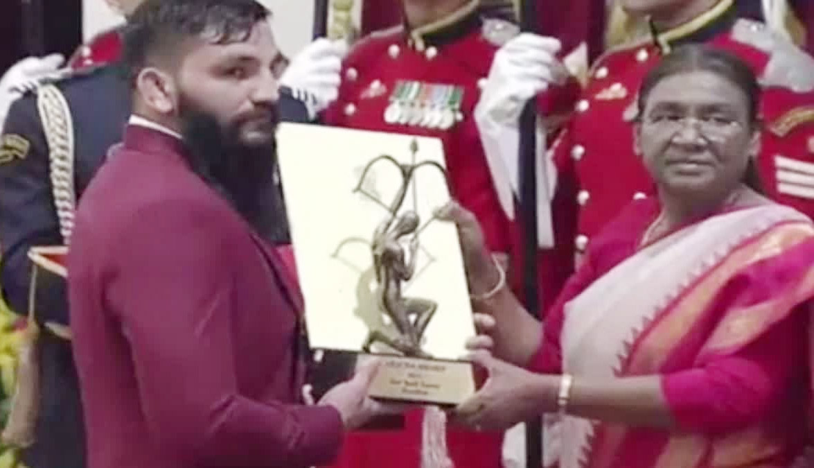 Steps to success: President honored wrestler Sunil Malik with Arjuna Award.
