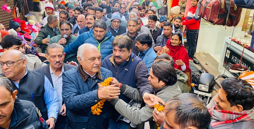 'Ghar-Ghar Congress, Har Ghar Congress' campaign started: Hooda reached homes and shops to interact with people, everyone welcomed him warmly.