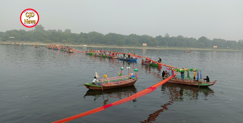 Mathura: Sindhi General Panchayat draped 425 meter long chunari to Yamuna Maharani.