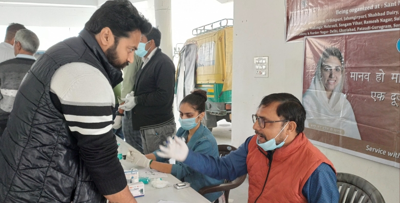 Sonipat: Health checkup of 208 people in the health checkup camp organized by Sant Nirankari Mission.