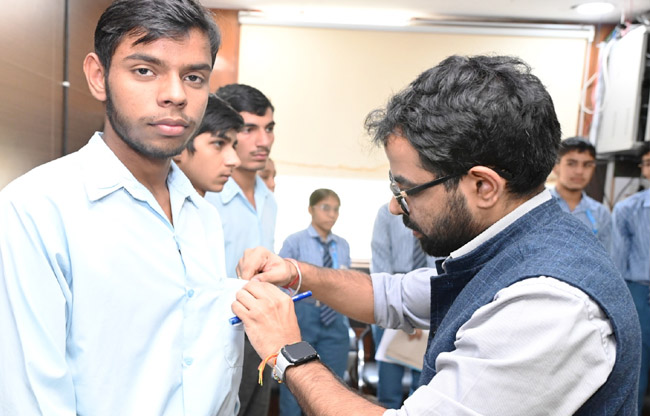 In the introduction camp to administration, children learned the process of governance.