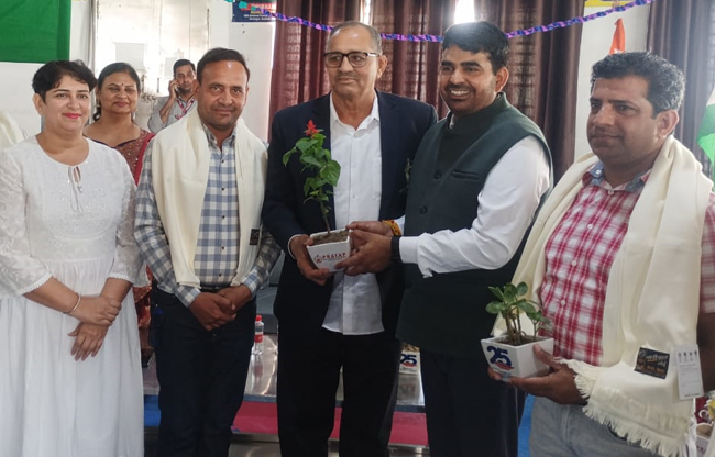 Thousands participated in the Vande Mataram program in Gannaur and Kharkhoda.