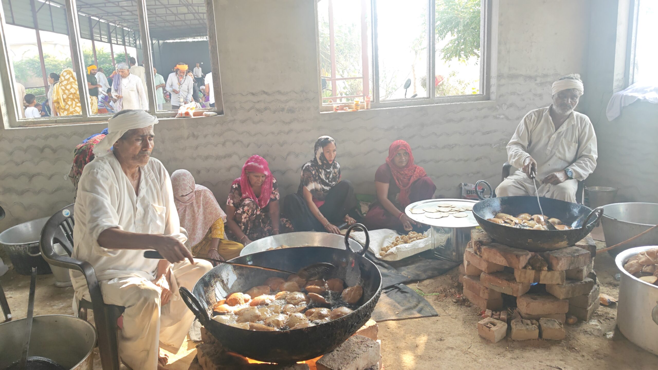 Kartik Purnima: Bathing at Satkumbha Thousands of devotees arrived at the fair
