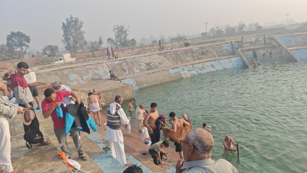 Kartik Purnima: Bathing at Satkumbha Thousands of devotees arrived at the fair