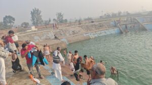 Kartik Purnima: Bathing at Satkumbha Thousands of devotees arrived at the fair