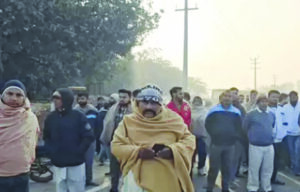 A young man was kidnapped, a ransom of 25 lakh rupees was demanded, and the road was blocked for three hours.