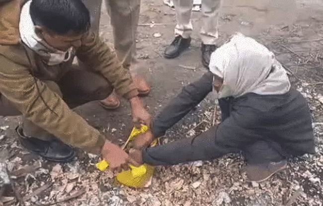 Crushed notes found in the garbage at the railway station premises, GRP registers case