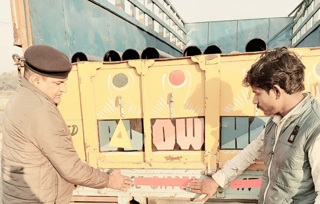 Traffic police's special campaign for road safety in dense fog