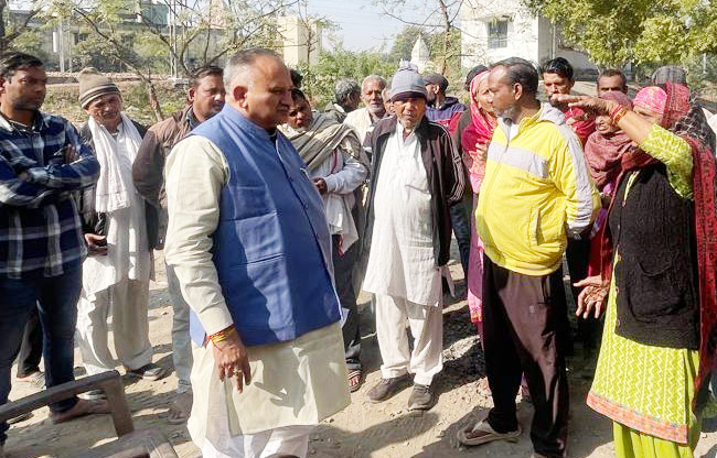 Mayor arrives to stop railway demolition in Gyan Nagar, gets relief