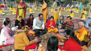 Students of DAV Public School gave a message against drug abuse by performing 100 Kundiya havan.