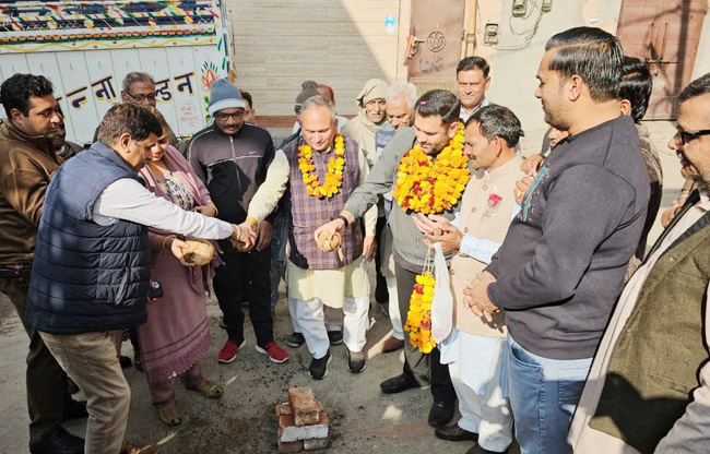 Changing the drinking water line in Gyan Nagar accelerates development work