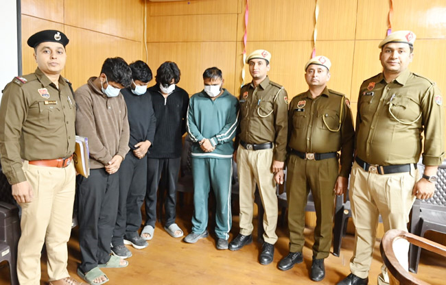 Police busts a major cyber fraud gang by busting a fake call centre