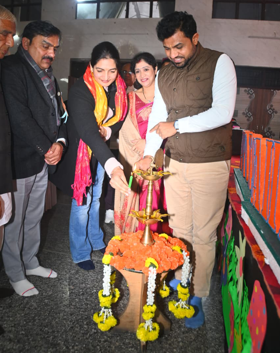 Little children displayed their talents at the annual festival of Prayas Junior School, 'Protsahan', emphasizing on values ​​along with education.