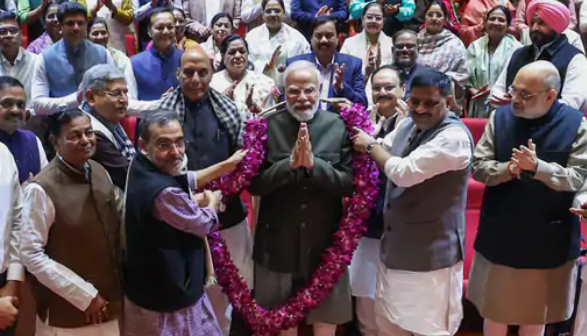 PM Modi said unnecessary paperwork will end, citizens will get doorstep services.