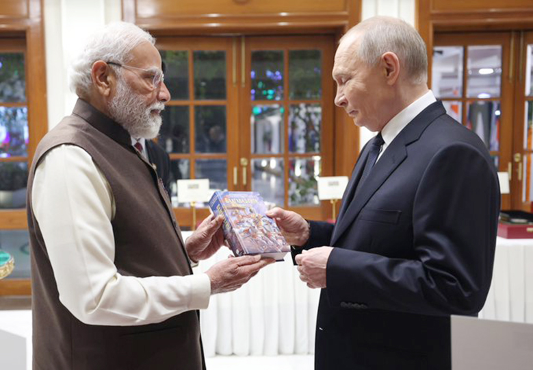 Putin's visit to India gives new impetus to relations, Modi gives special welcome at the airport