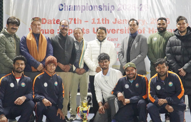Delhi University won the North Zone Lawn Tennis Championship trophy.