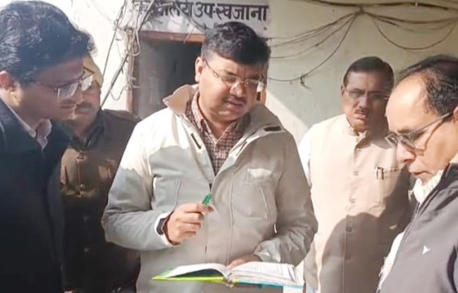 SDM conducted surprise inspection of departments, issued notice for negligence