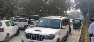 Vehicles parked on the main entrance of the Mini Secretariat will be fined.