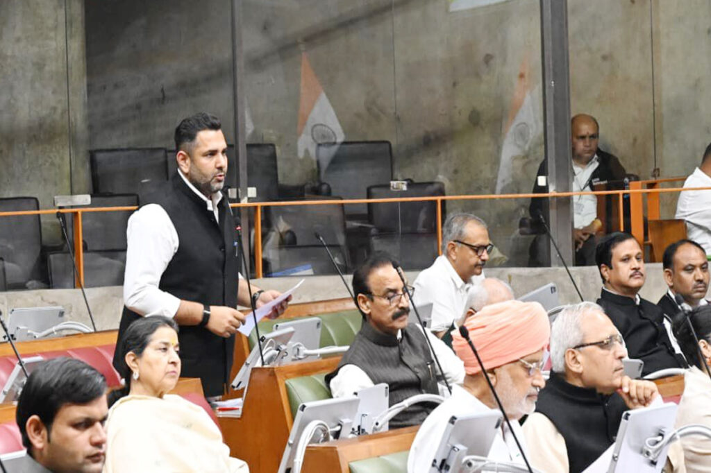 Demand for service security for contract teachers of universities