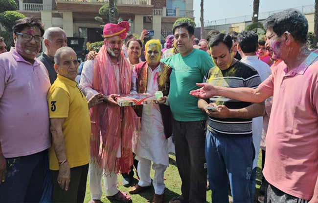 Holi Hai: Sister-in-law showers Kolde on MLA, sends a message of unity with colours