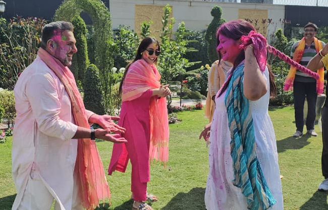 Holi Hai: Sister-in-law showers Kolde on MLA, sends a message of unity with colours