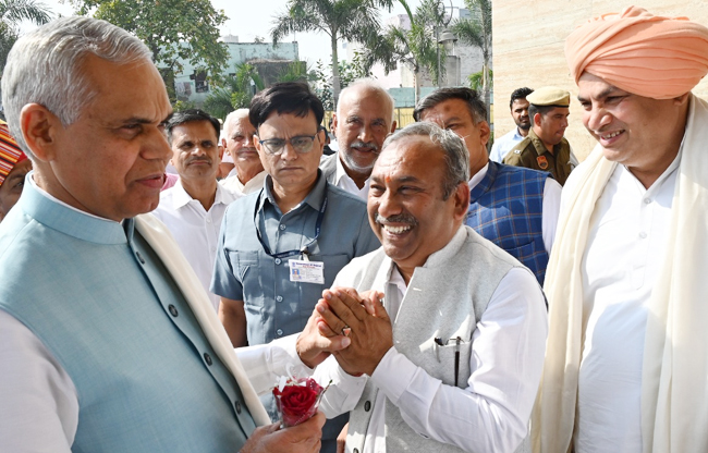 Governor Devvrat: Governor Devvrat's dialogue program with farmers and cattle rearers at Rai Rest House