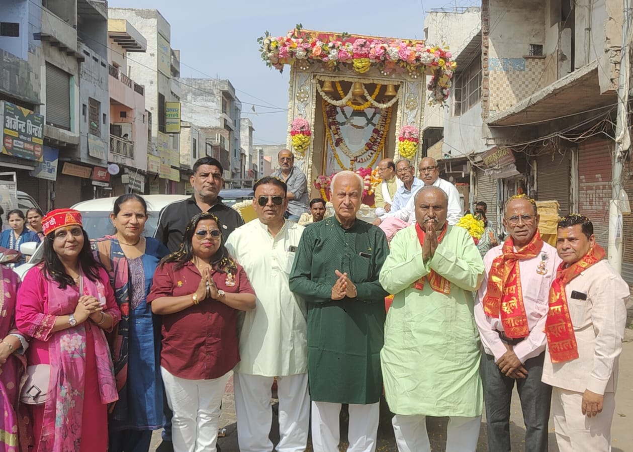 Sindhi Panchayat organised a Sankirtan Yatra on Swami Lilashah Jayanti: Cheers for Lilashah and Shahenshah echoed through the city.