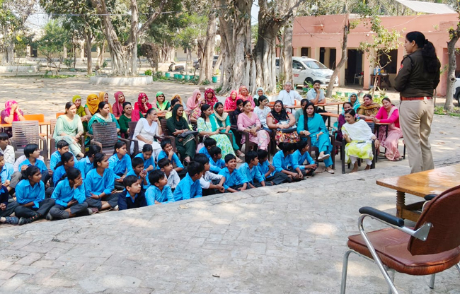 Sonepat police made students aware about safety in school