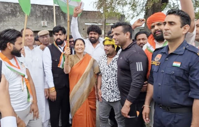 Sonipat: BJP state president Badoli and MLA Krishna flagged off the Tiranga Yatra.