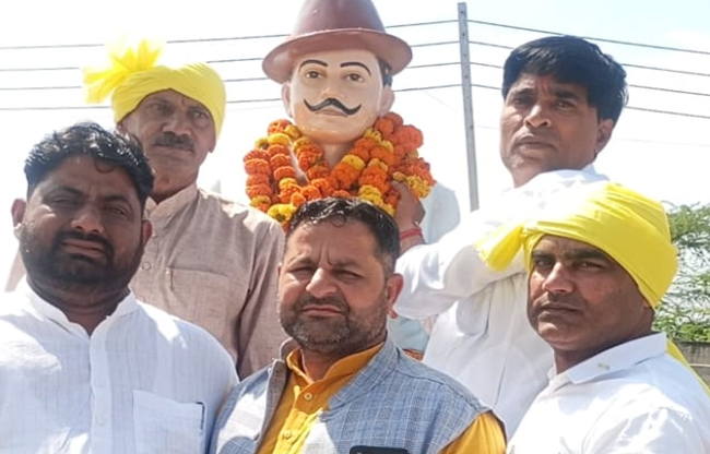 Sonipat: BJP state president Badoli and MLA Krishna flagged off the Tiranga Yatra.