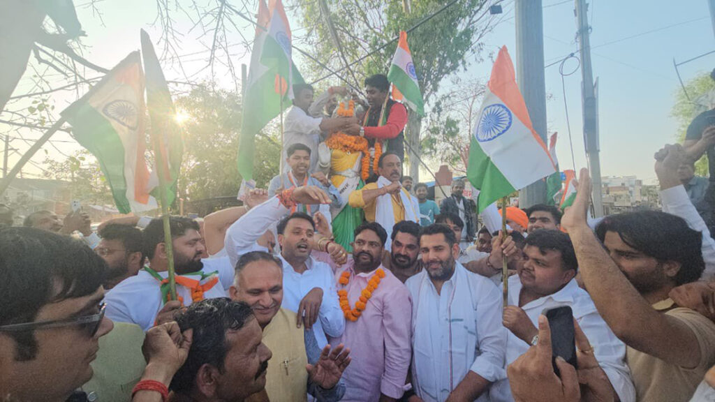 Patriotic slogans echoed during the bike rally: Salute to the revolutionaries, MLA took to the streets with the youth