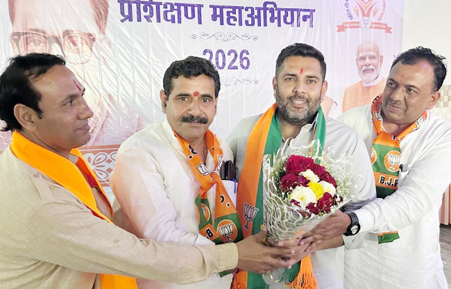 Sonipat: MLA Nikhil gave information about the schemes in the training campaign.