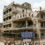 After the court's approval, the work of demolishing two floors of the dilapidated building started.