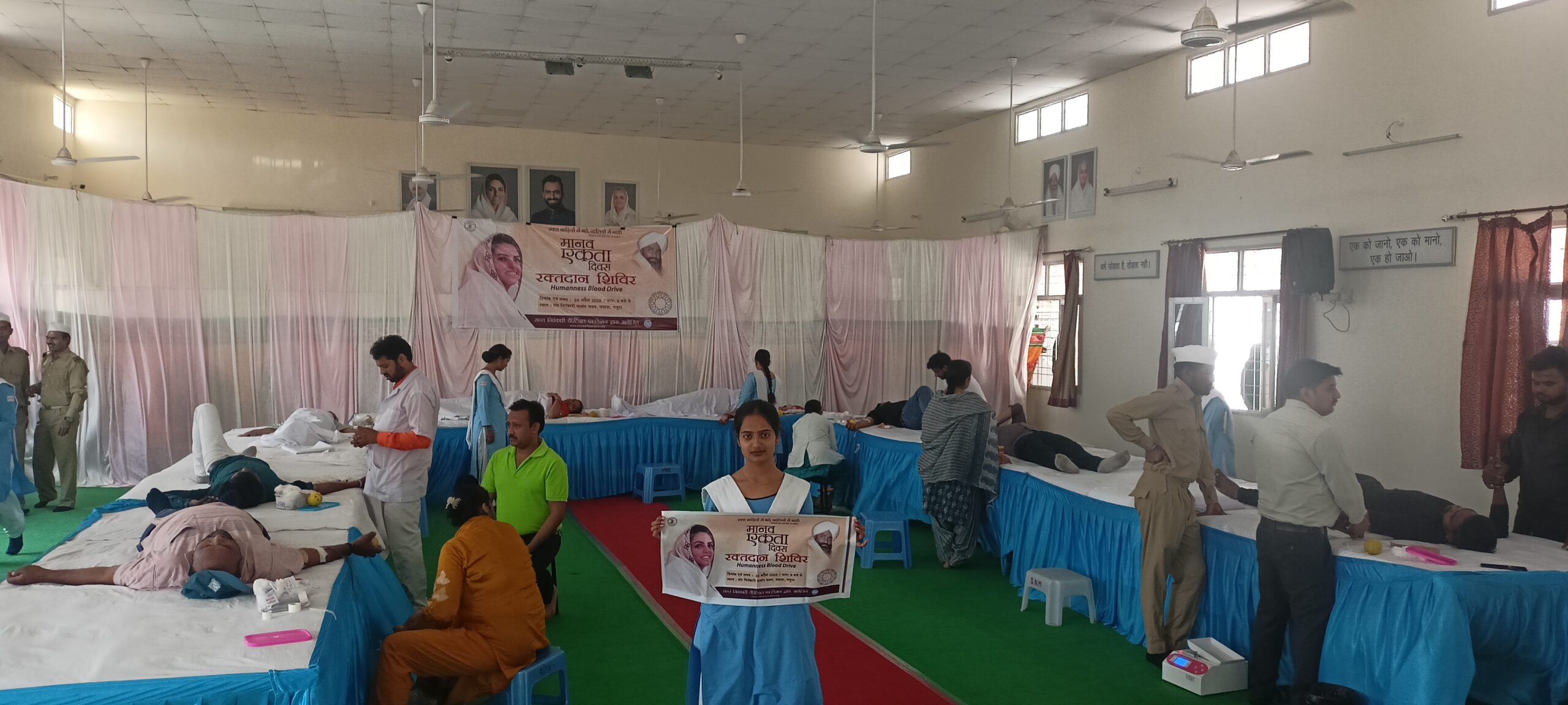 Nirankari devotees enthusiastically donated blood in Mathura Human Unity Day is a living celebration of compassion, love and co-existence - Nirankari Saint