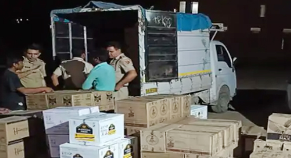 Sonepat Liquor worth Rs 6.5 lakh recovered from a pickup in Kharkhoda